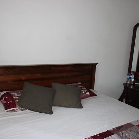 Olideb Gedara Hotel Negombo Exterior photo
